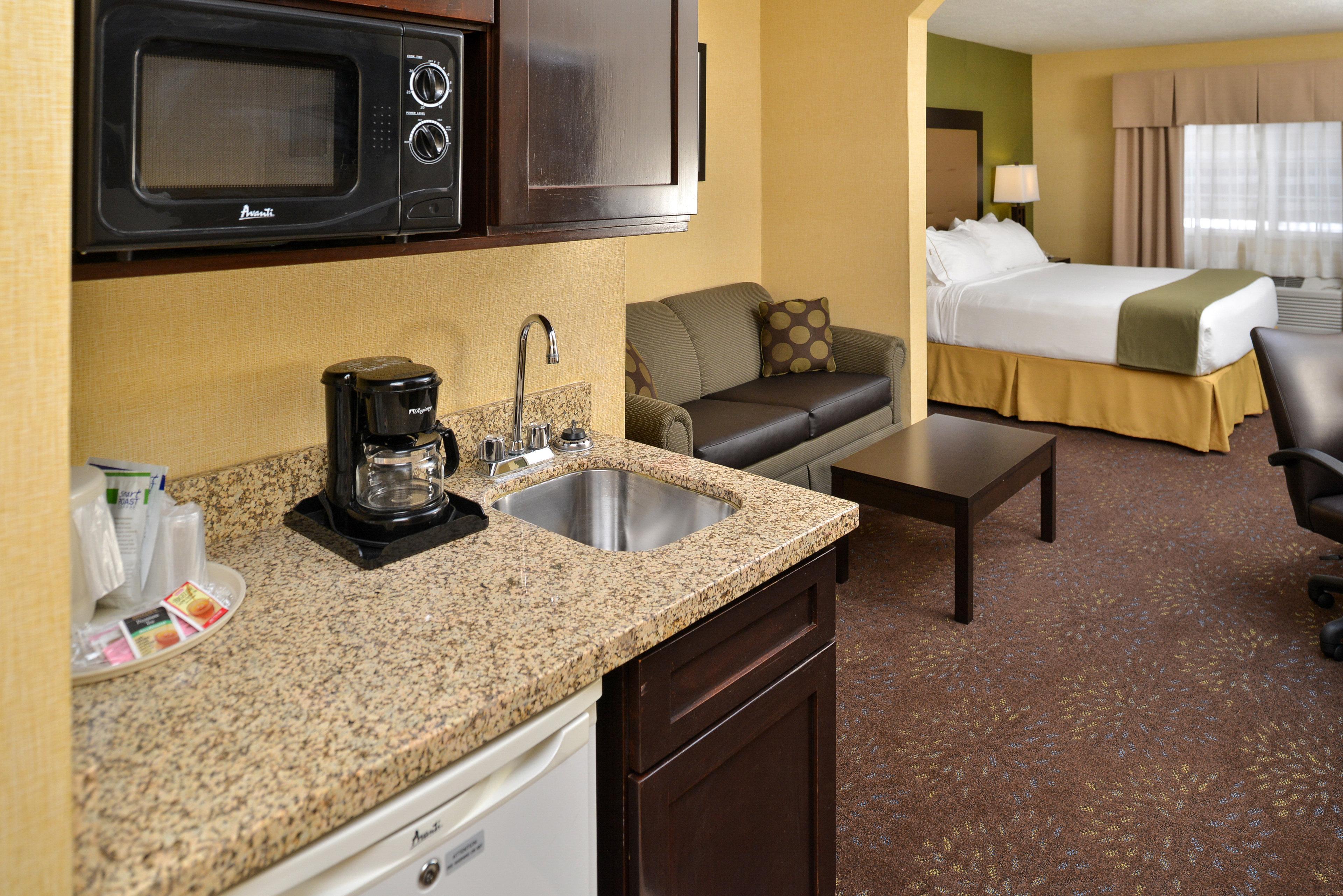 Holiday Inn Express Hotel & Suites Charlotte By Ihg Exterior photo