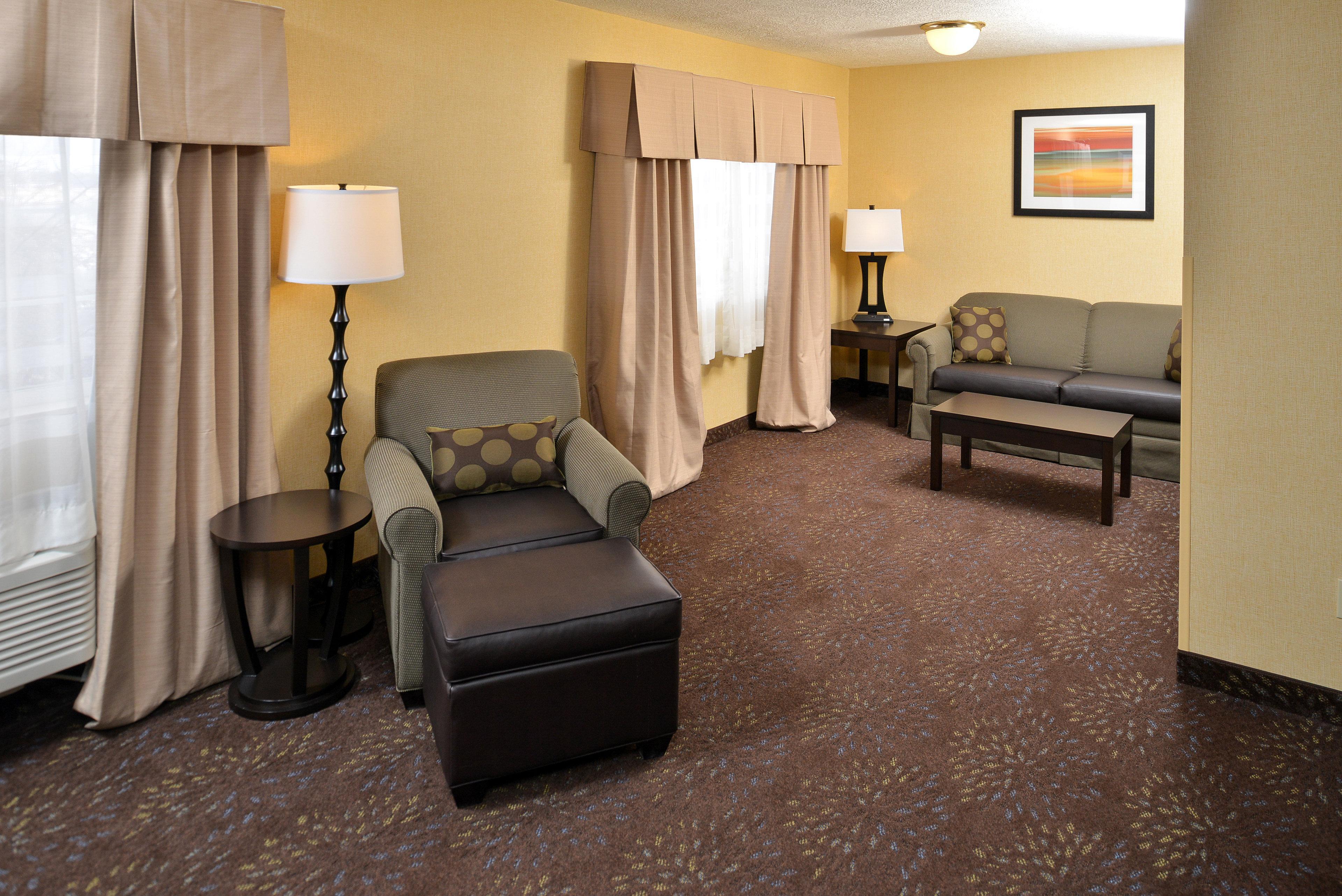Holiday Inn Express Hotel & Suites Charlotte By Ihg Exterior photo