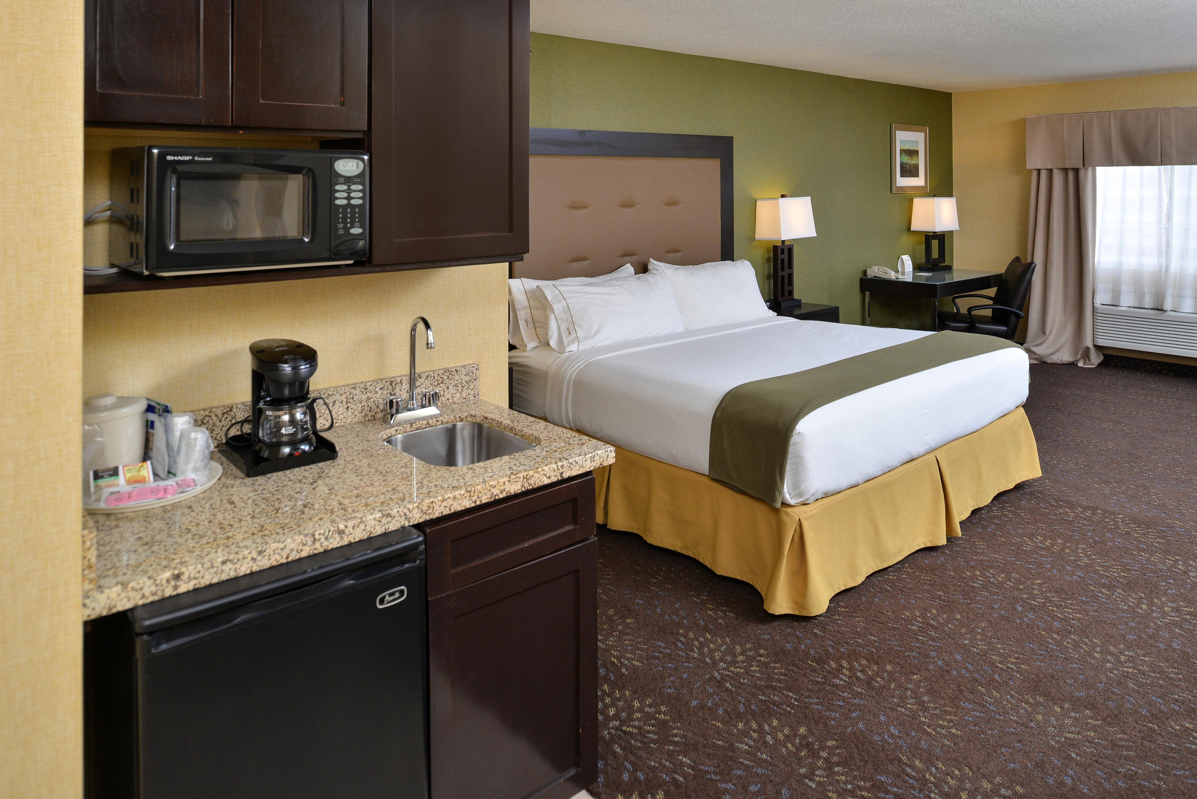 Holiday Inn Express Hotel & Suites Charlotte By Ihg Exterior photo