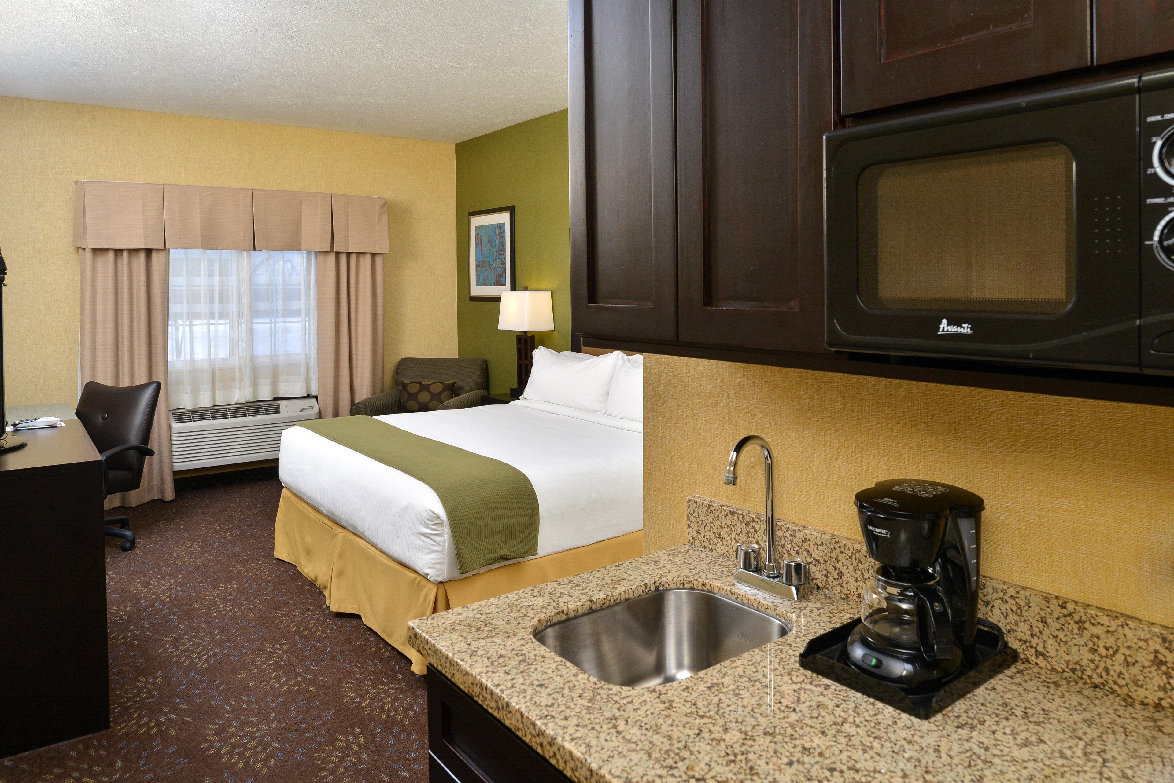 Holiday Inn Express Hotel & Suites Charlotte By Ihg Exterior photo