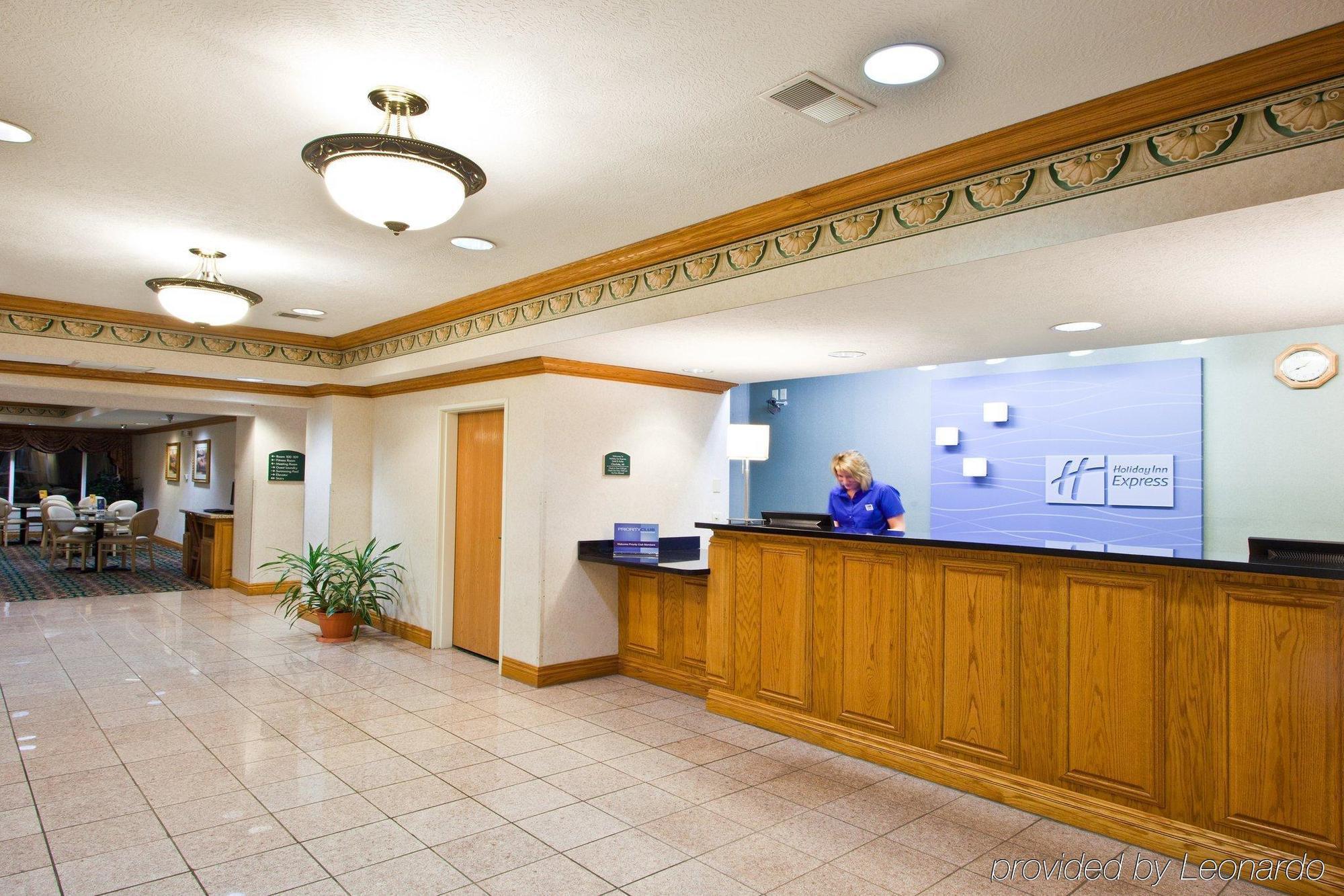 Holiday Inn Express Hotel & Suites Charlotte, An Ihg Hotel Interior photo