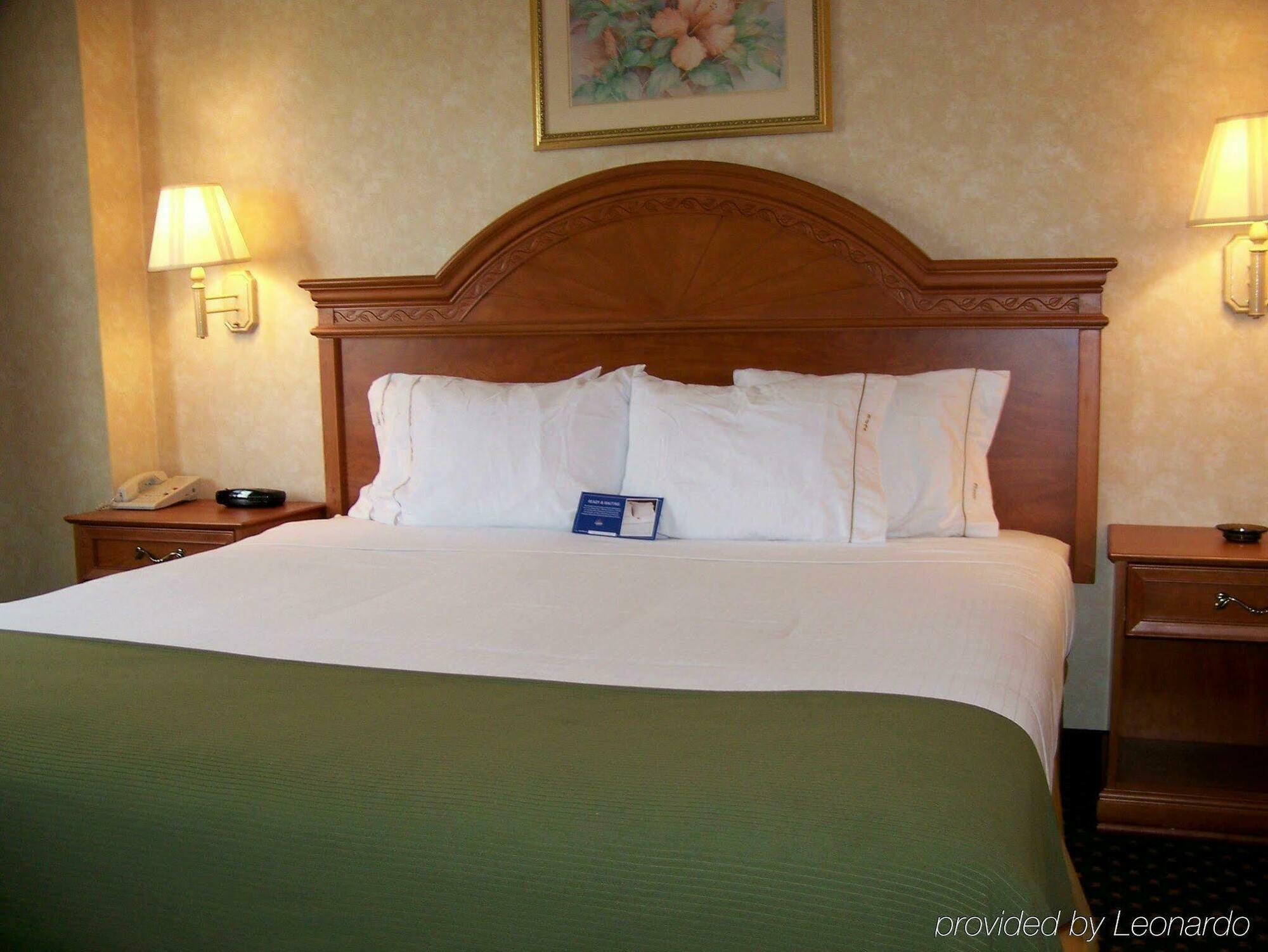 Holiday Inn Express Hotel & Suites Charlotte By Ihg Exterior photo