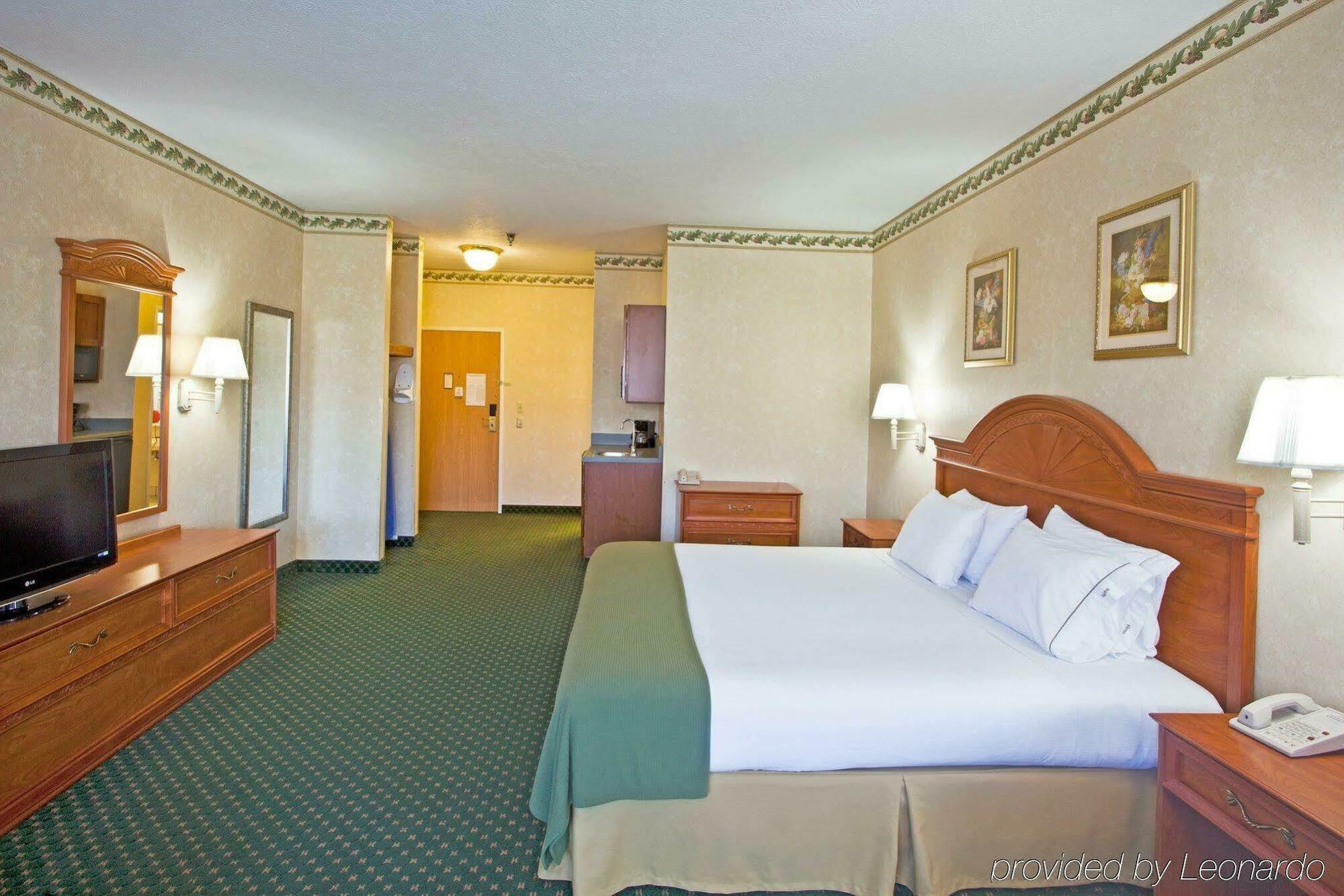 Holiday Inn Express Hotel & Suites Charlotte By Ihg Exterior photo