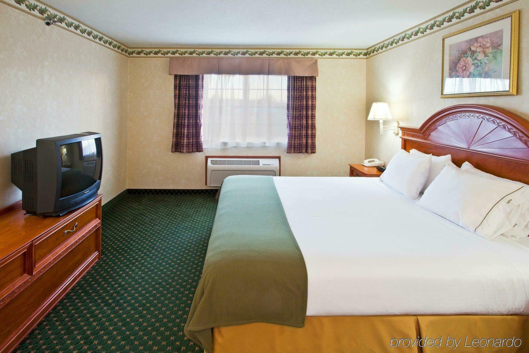 Holiday Inn Express Hotel & Suites Charlotte By Ihg Room photo